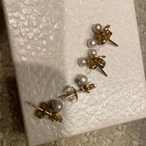 2pr of pearl and gold earrings